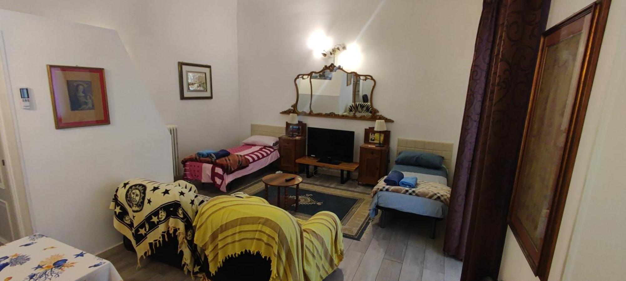 Very Apartment, By Shops, Bars, Restaurants Apartament *