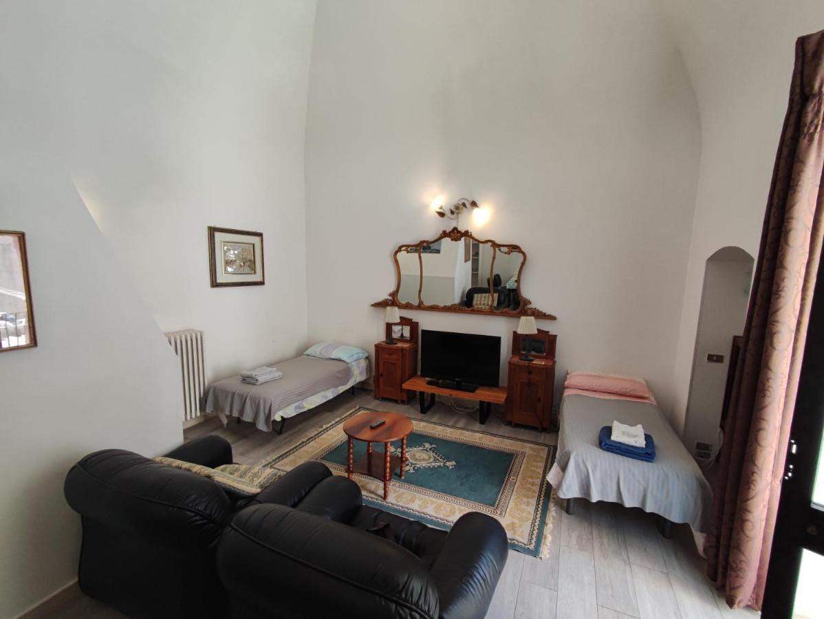 Very Apartment, By Shops, Bars, Restaurants Appartement